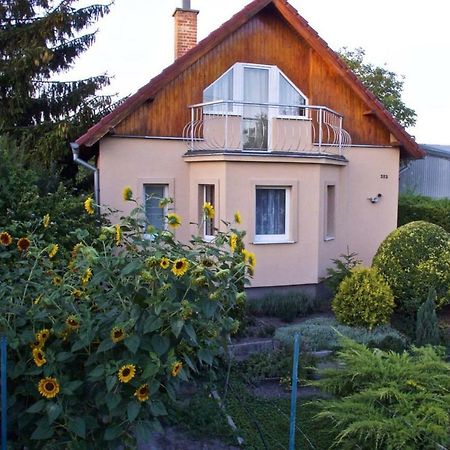 Cottage Near Slovakiaring Mihalfai Majer Exteriör bild