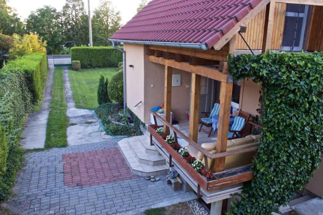 Cottage Near Slovakiaring Mihalfai Majer Exteriör bild